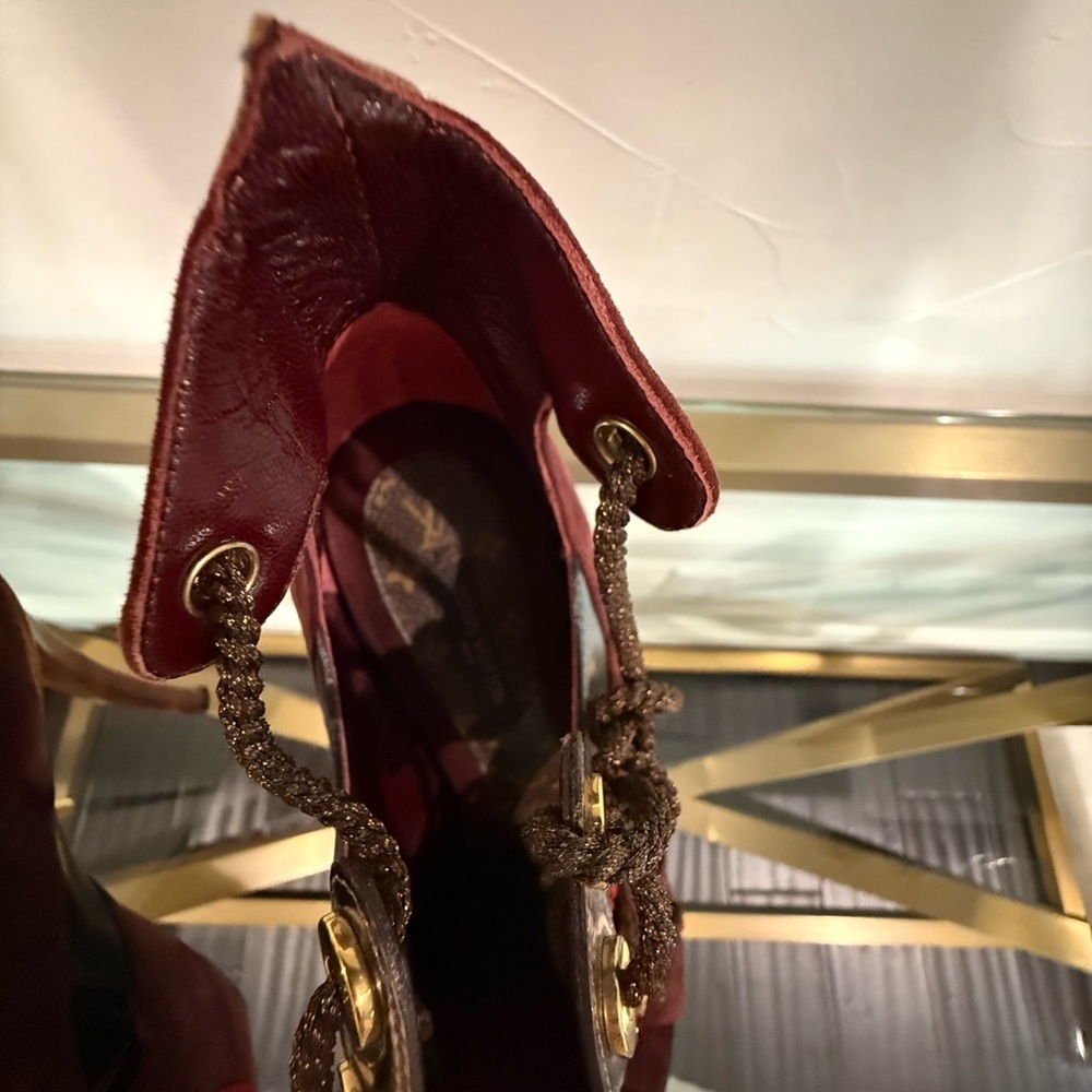 Louis Vuitton Spicy Runway 2009 Burgundy Suede Embellished Platform Heels | Rare - Picture 11 of 17